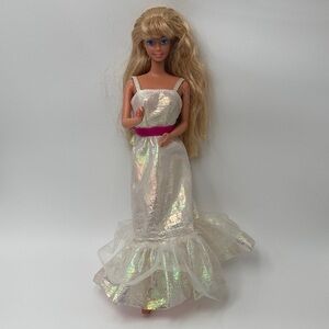 Barbie vintage 1966 Mattel Doll in Shimmering White Dress with Pink Accent